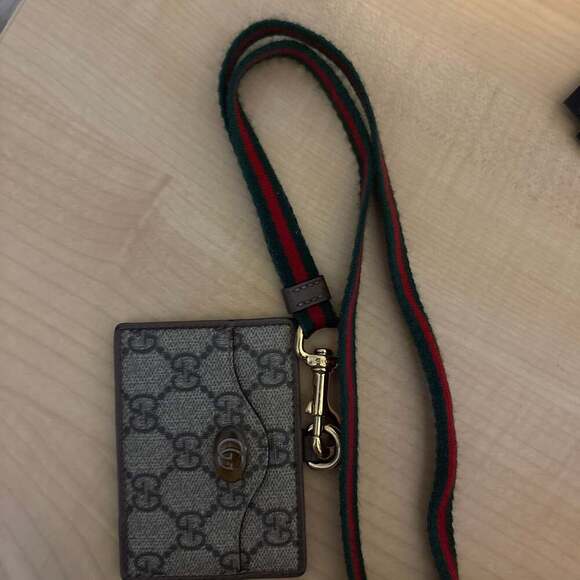 Gucci Interlocking GG Supreme Card Holder - Picture 2 of 3